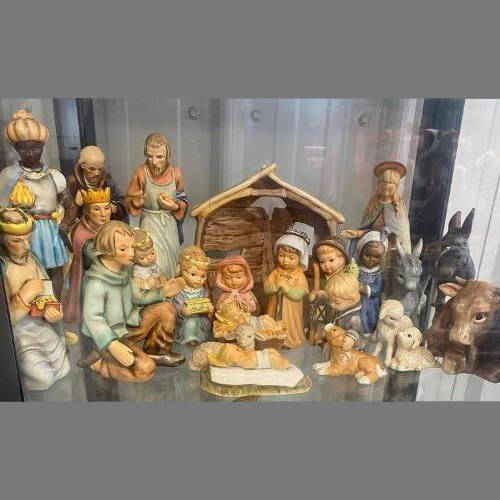 Tracker Auctions Goebel Nativity Scene