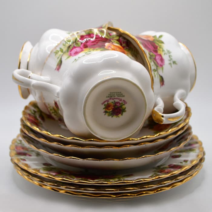 China set sold by Tracker Auctions China set sold by Tracker Auctions